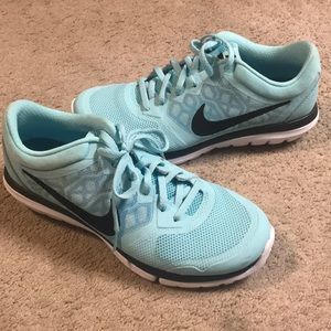 Nike tennis shoes